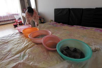 塔河楼上漏水，住户失联，小区没物管，业主维权难！律师来支招……